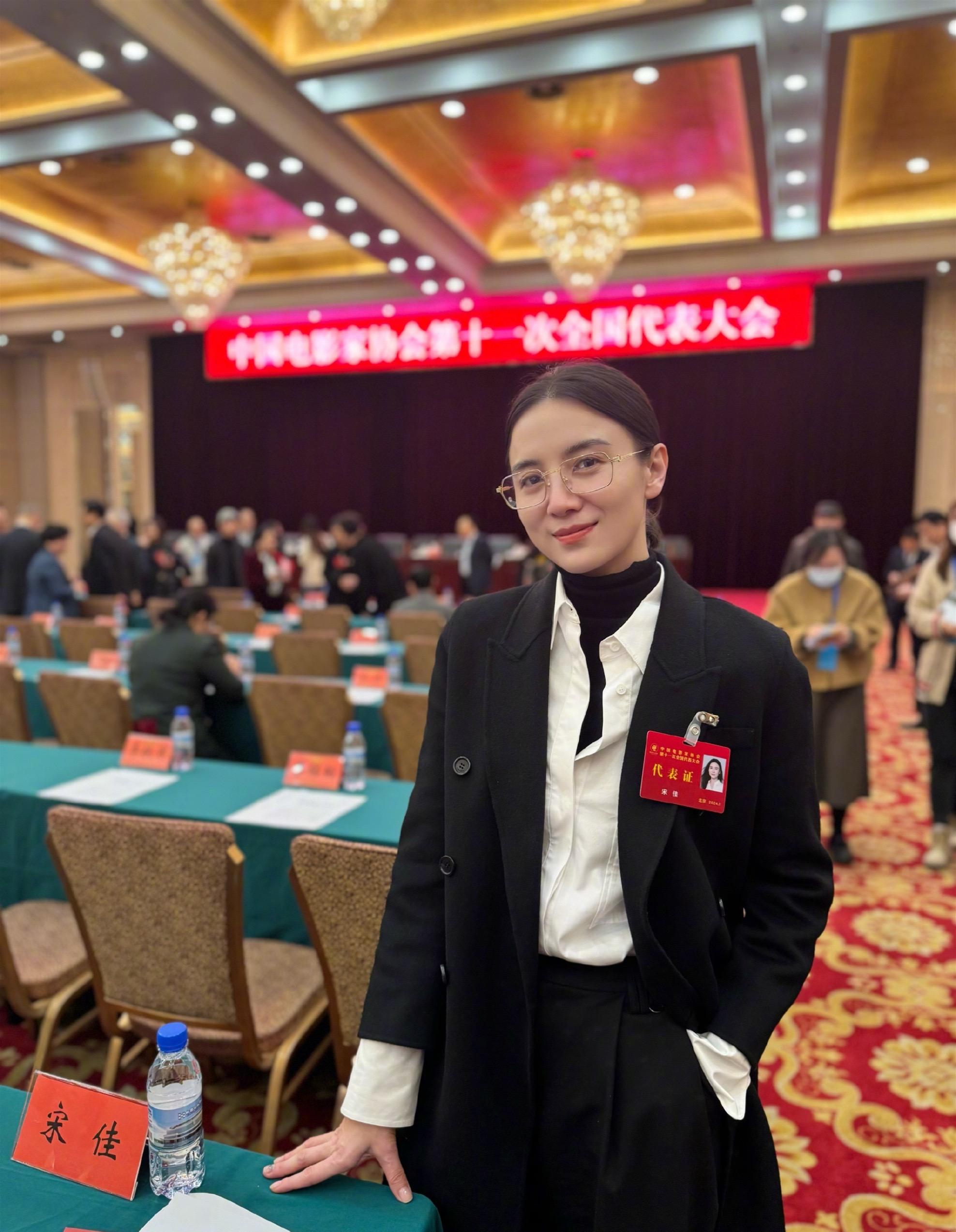 一身正气。同志，你磁场弱了