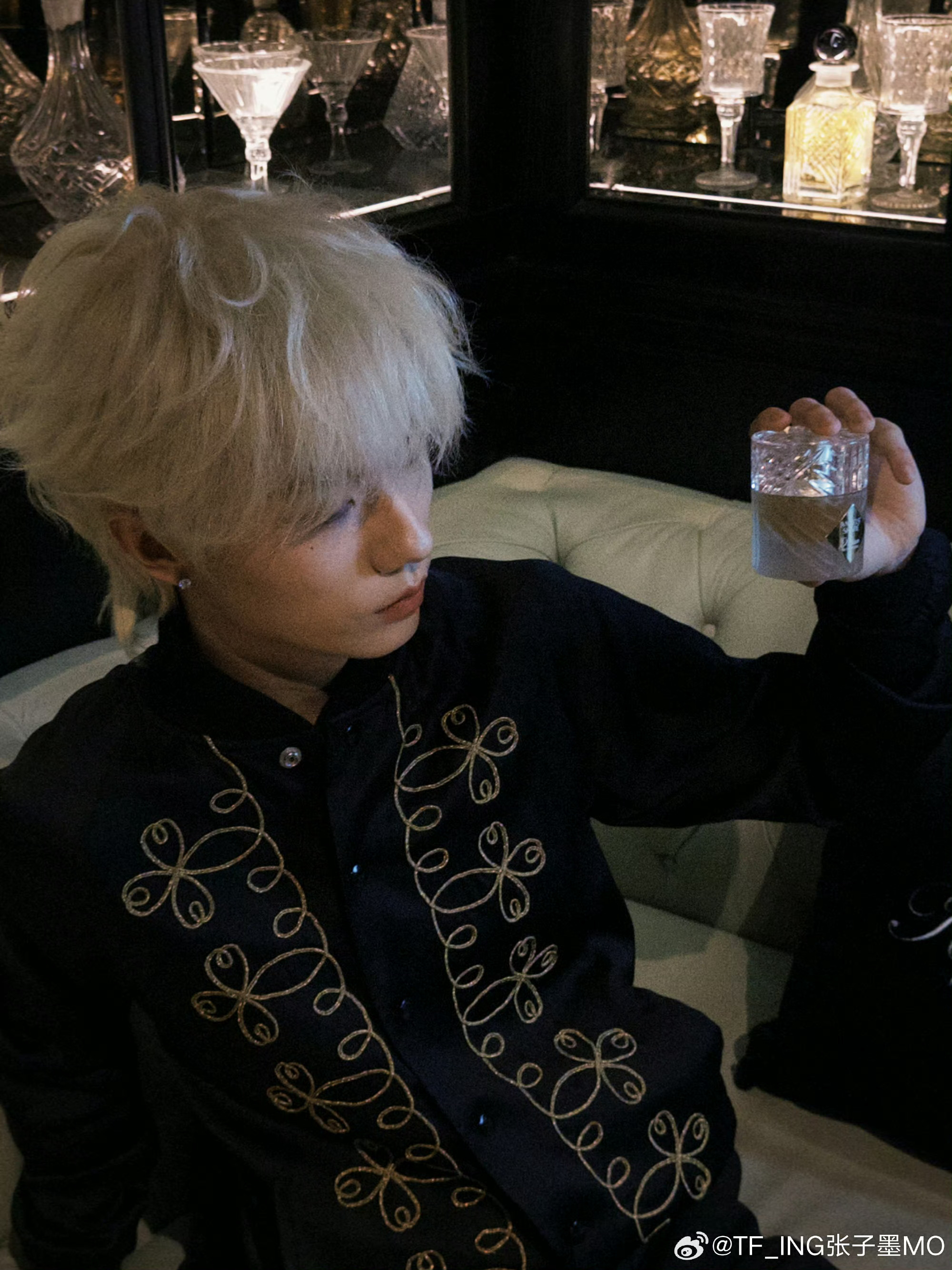 张子墨银发 银发光影里，张子墨帅得好犯规 