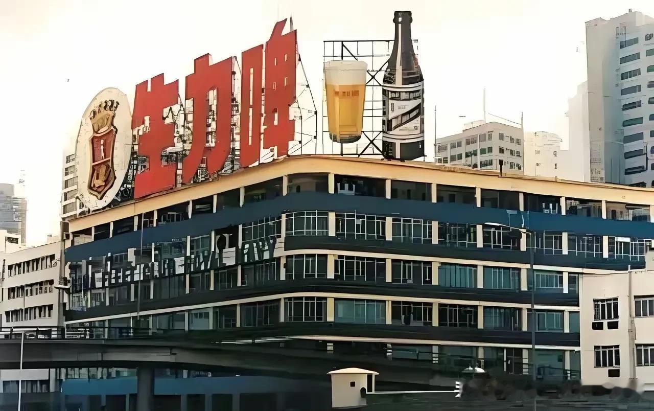菲律宾国防部长被中国制裁。
   可是这位同志面对制裁依然强硬，说其与中国没有任