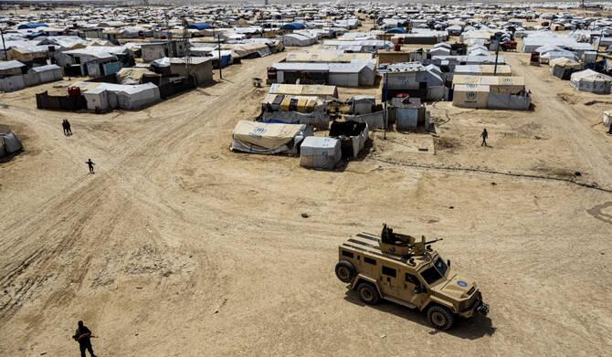 我看到过一个西方独立学者，为了研究拿到第一手资料，七八次去这些监狱和营地去采访，