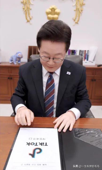 韩国政坛掀起社交平台新战，李在明TikTok入局，保守派则扎堆Threads，呈