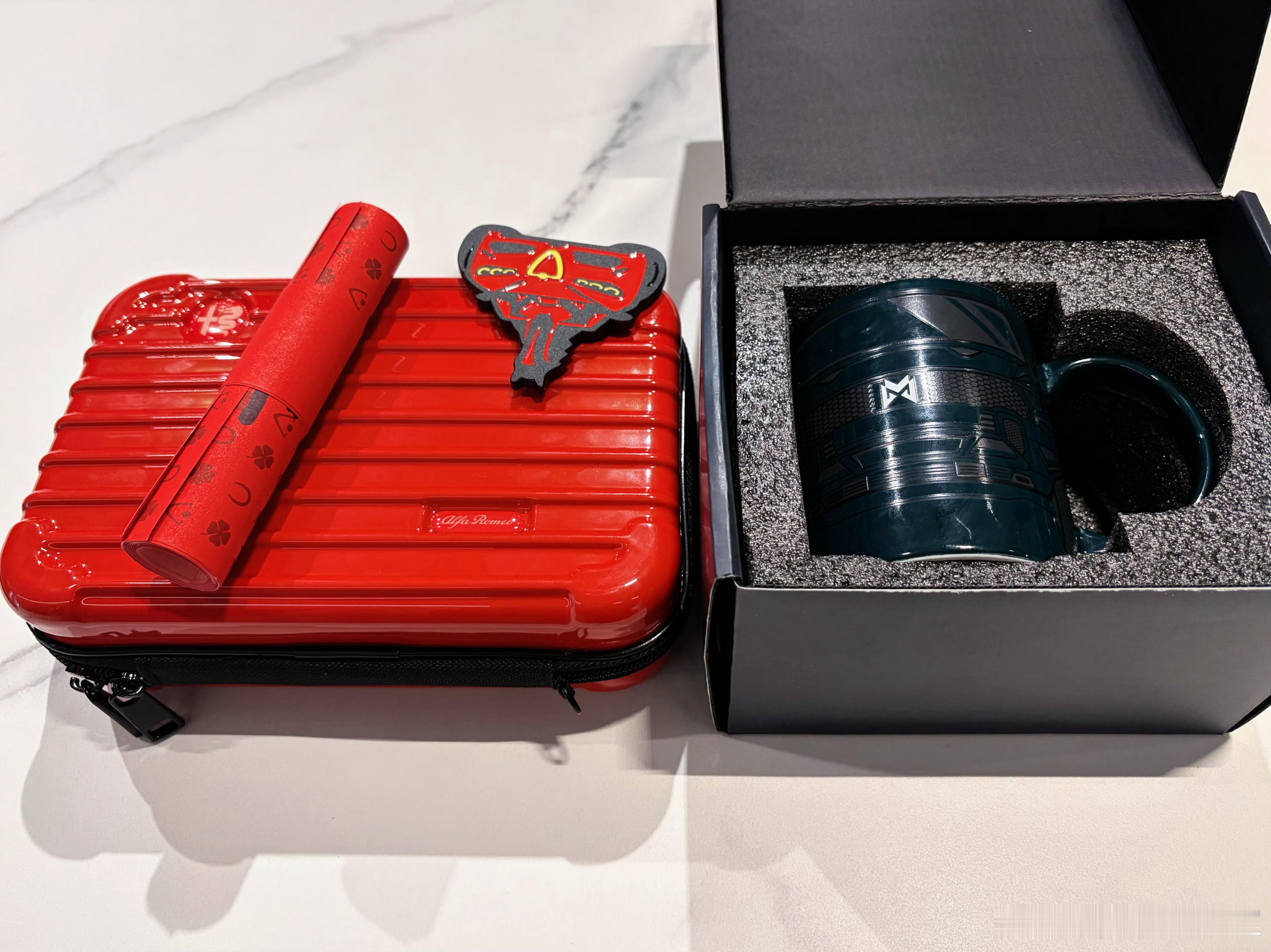 找到一个阿尔法·罗密欧联名收纳箱和猛士定制水杯，有人要吗？评论区说一声，8号开奖