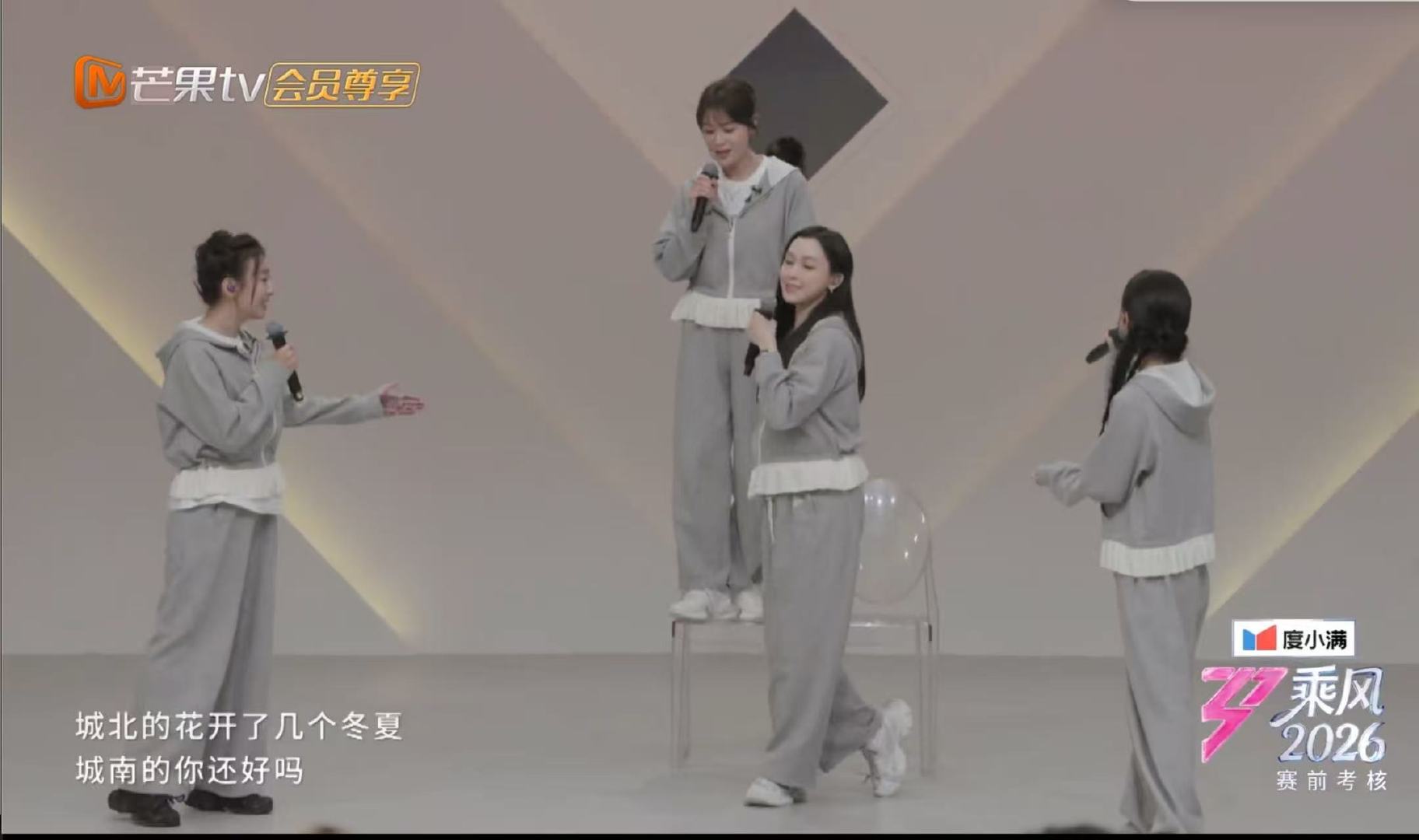 侯宇小考写了一整个手的小抄 浪姐一公小考家人们，侯宇在浪姐一公小考的表现太出圈啦