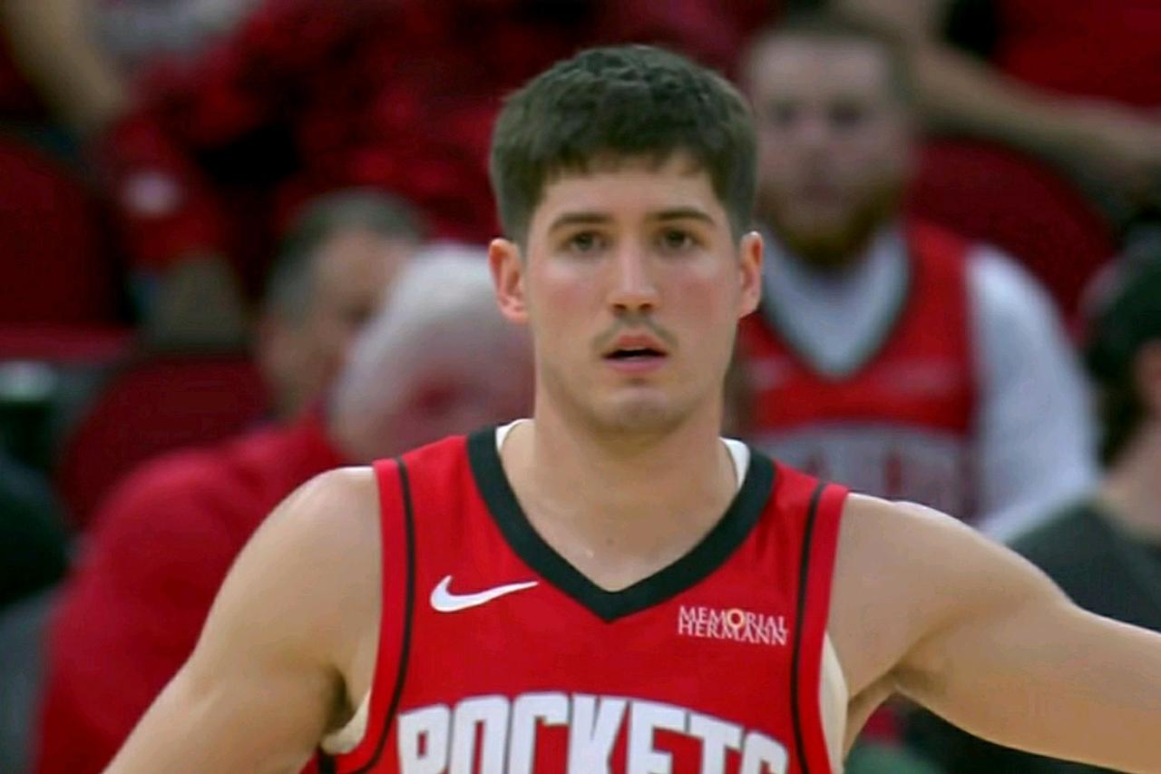 数据不会说谎：火箭轻松打爆奇才，这3人的表现不得不说：

第一：谢波德19分7篮