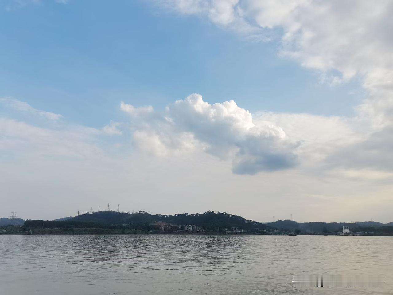 ❤️攒钱与早睡，守护现实生活。读书与自律 ，重塑认知体系。行善与独处，滋养灵魂深