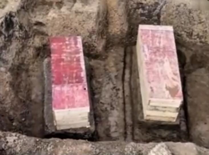 施工惊现千年红棺，江苏常州金坛宋元墓葬开棺疑点重重！朱漆鲜亮如新，墓室狭小简陋，