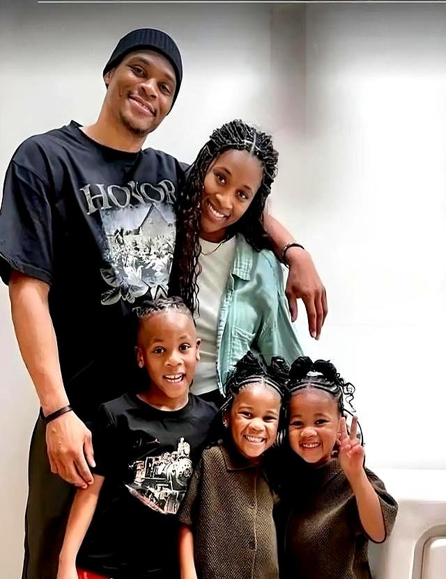 35岁还能打，凭啥他不用焦虑下岗？
 

别人被裁员，他砍22分逆转勇士。
 