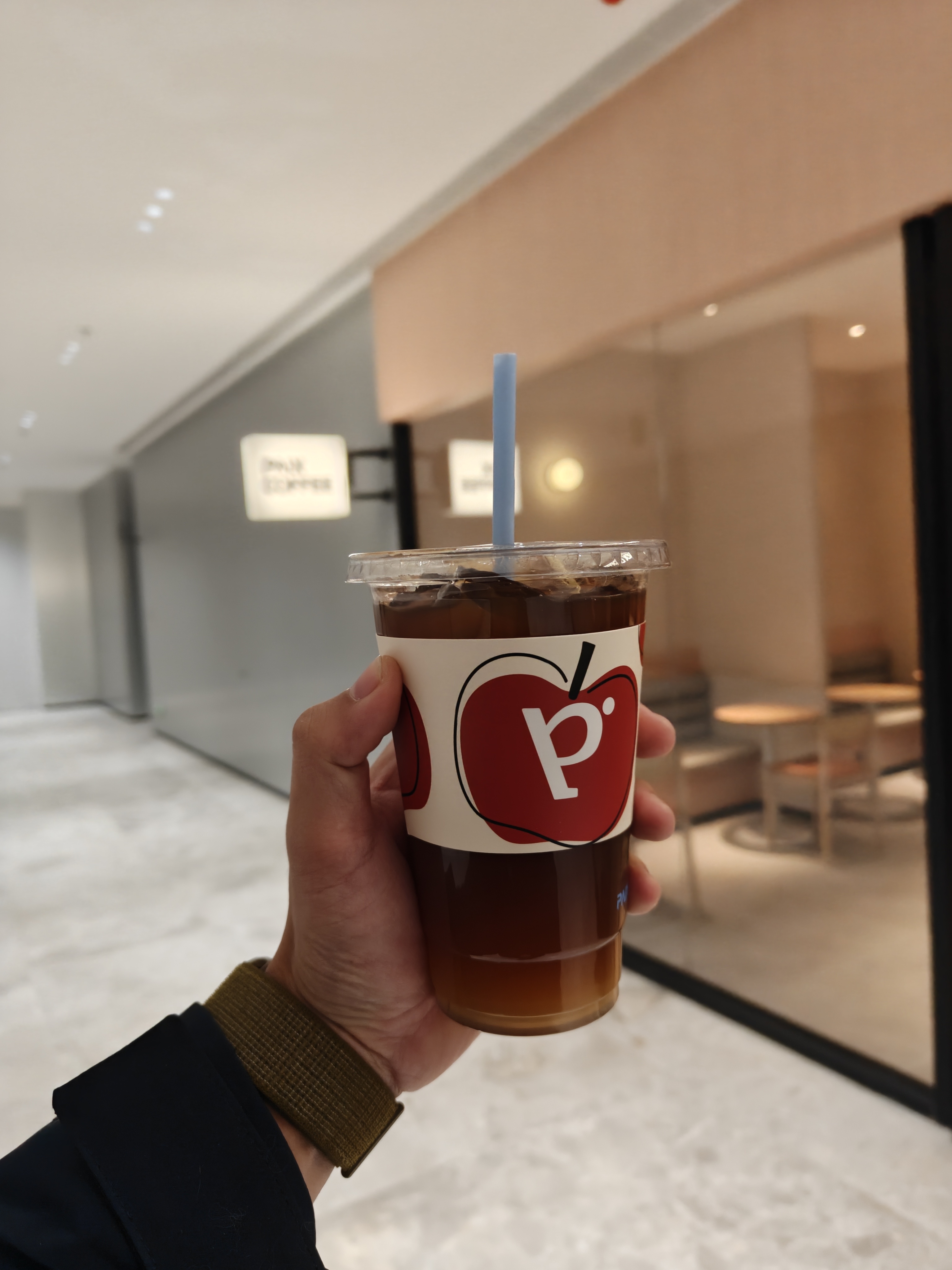 新总部一楼开了个新的咖啡店，整了一杯，真不错嘿，就是价格有点小贵 