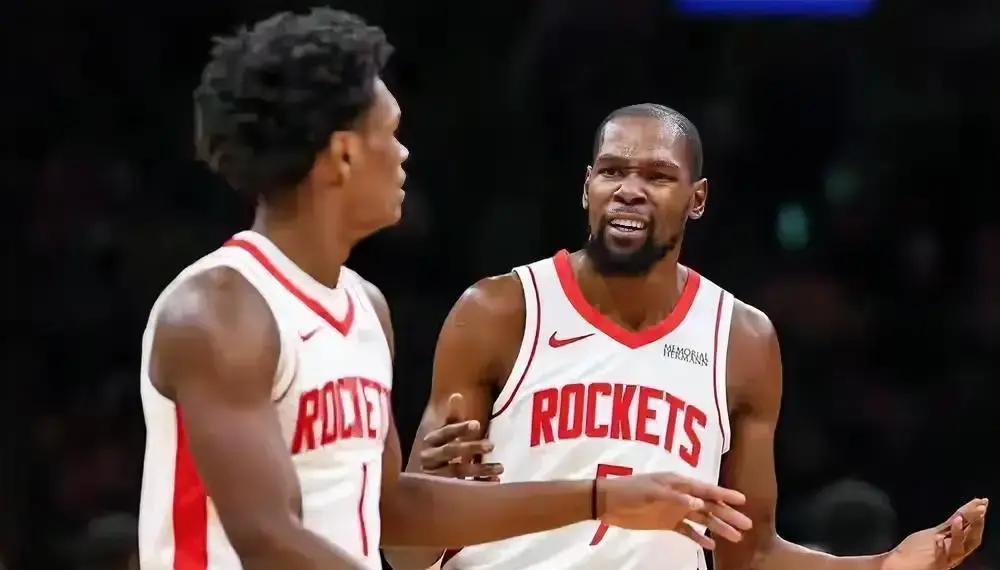 你见过价值千万的战术板被揉成废纸吗？
火箭最后两分钟展示给你看。
乌度卡赛前练了