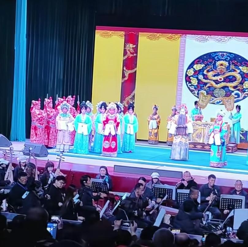 安万来韩城了？午饭后刷视频才知道。知道安万是从兴汉图开始，去潼关古城听到那句潼关