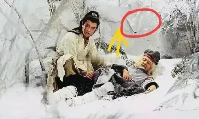 💰💰💰💰小时候只在乎看谁的武功厉害，长大才发现，白布当雪景，薄膜做瀑布，