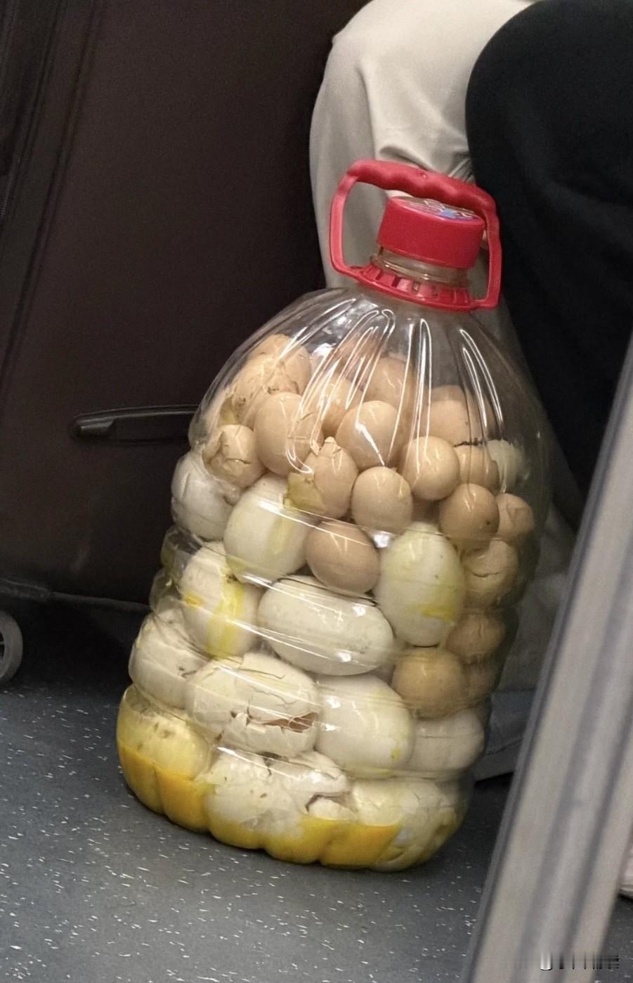 蛋碎了，但依然可以看到满满的爱！