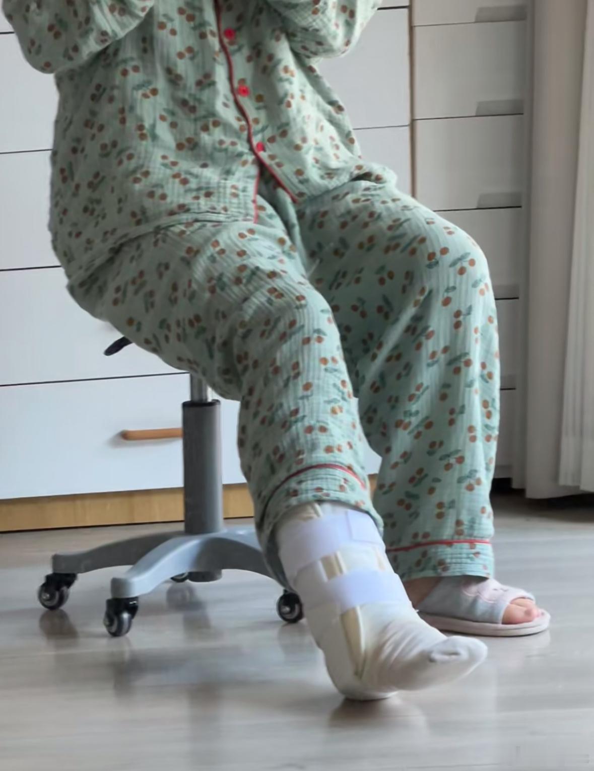 崴脚后才知道家里的轮滑凳有多么重要 