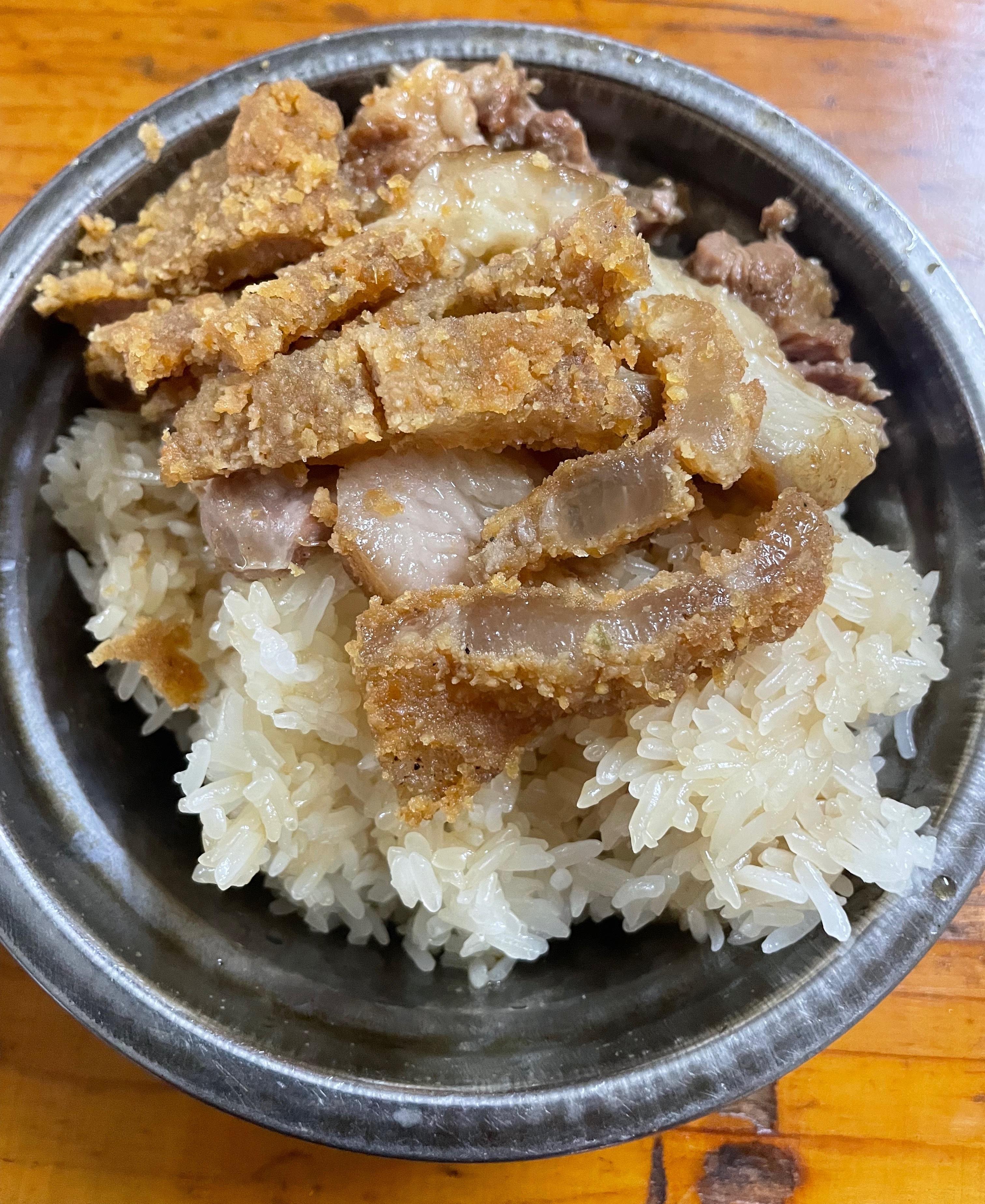 玉林糯米饭之福绵糯米饭玉林美食玉林糯米饭 玉林市福绵的糯米饭，米饭都是非常的软，