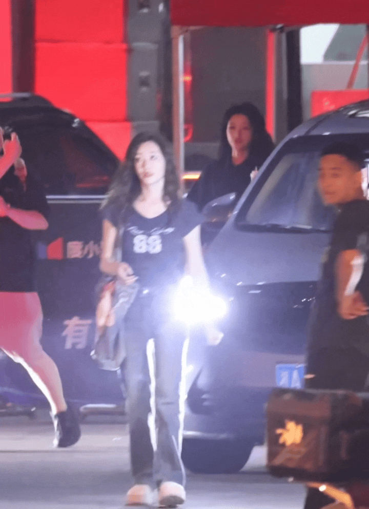 李小冉现在真的很受欢迎！