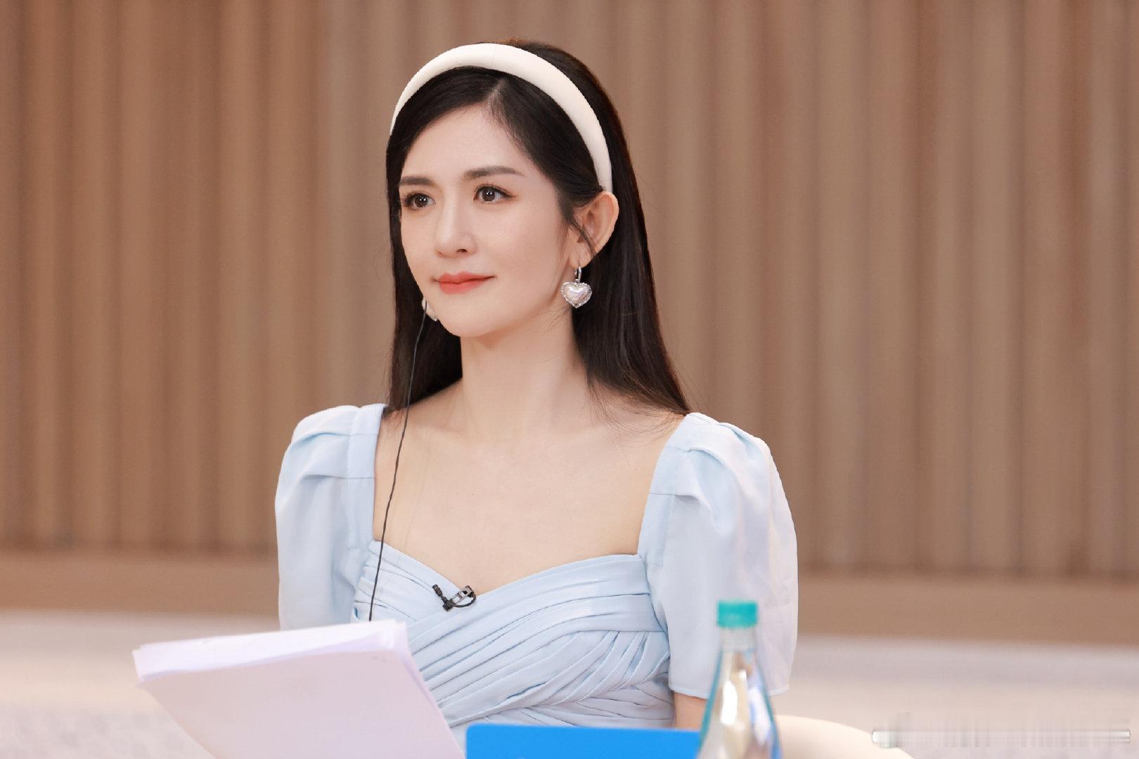 谢娜说要永远保持向上姿态谢娜说妈妈的身份让她在陪伴中成长 妈妈的身份是勋章也是动