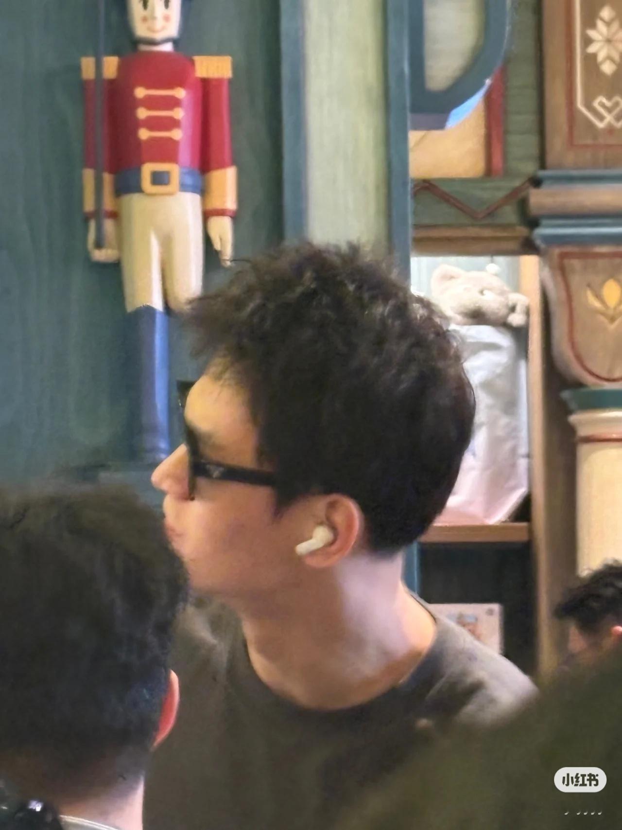 SWim进行时  『8814』20251211 香港迪士尼乐园偶遇掉落🕶🕶?