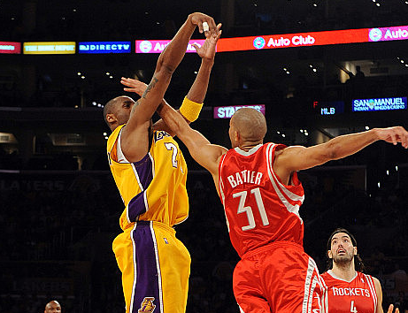 巴蒂尔：科比总会进行心理战，和他比赛时我就把头埋低打球