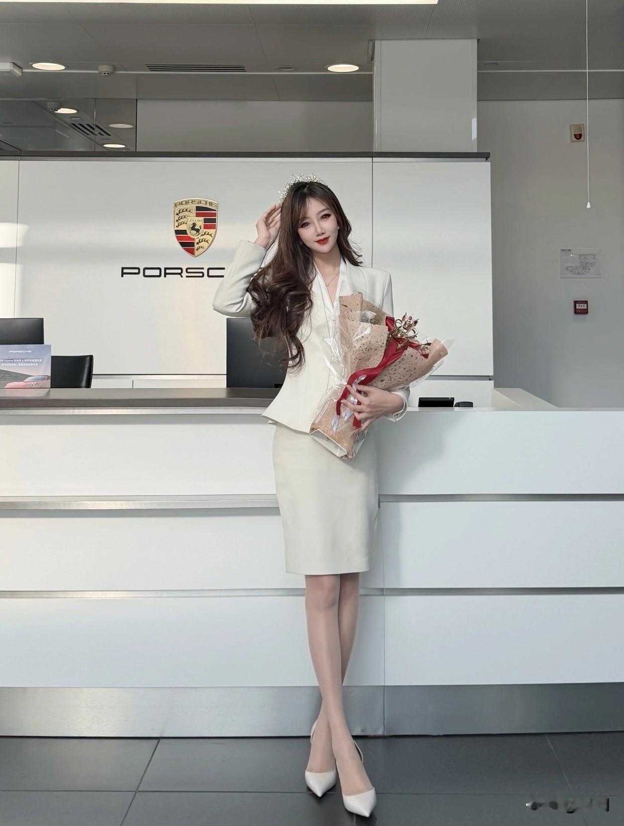 新入职场女性如何选择高跟鞋鞋型很重要，脚宽的选圆头，脚瘦的可以选尖头。