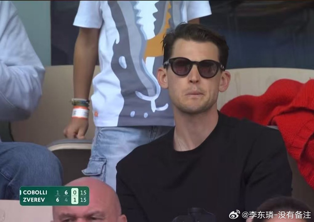 哇，蒂姆来看法网2026 决赛了他和兹维列夫的关系很好，这是来支持好友了？但是…