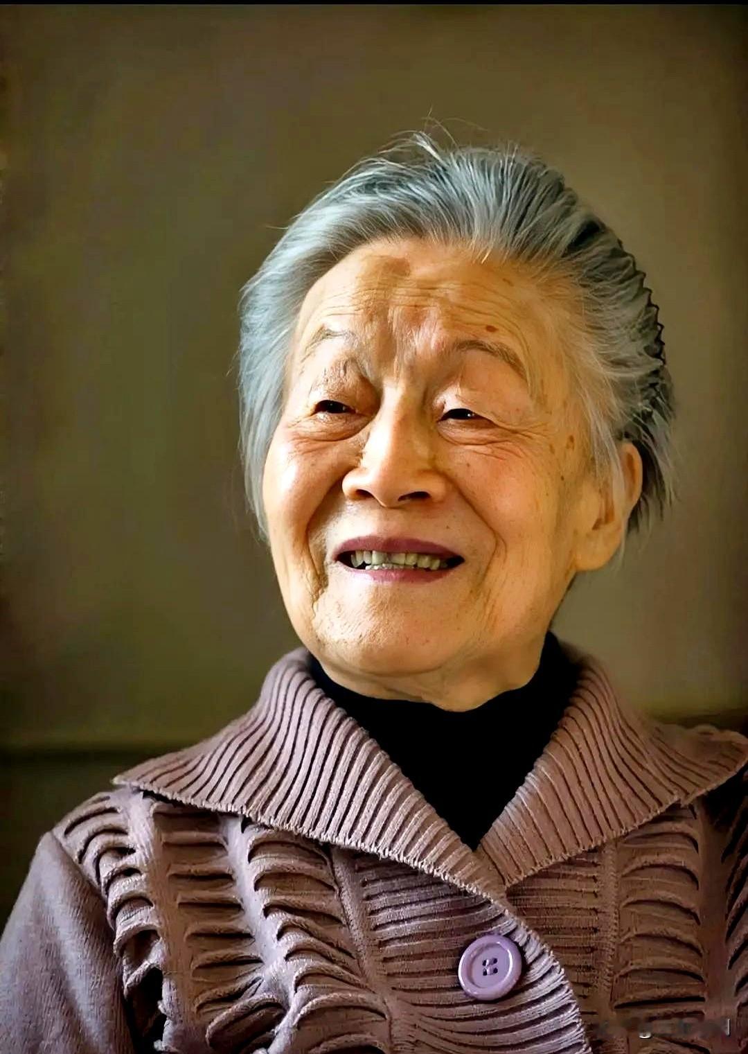 杨绛先生说：“与穷人结婚，你会负责他的愚昧、负债、灾难，以及他的一切祸害、错误的