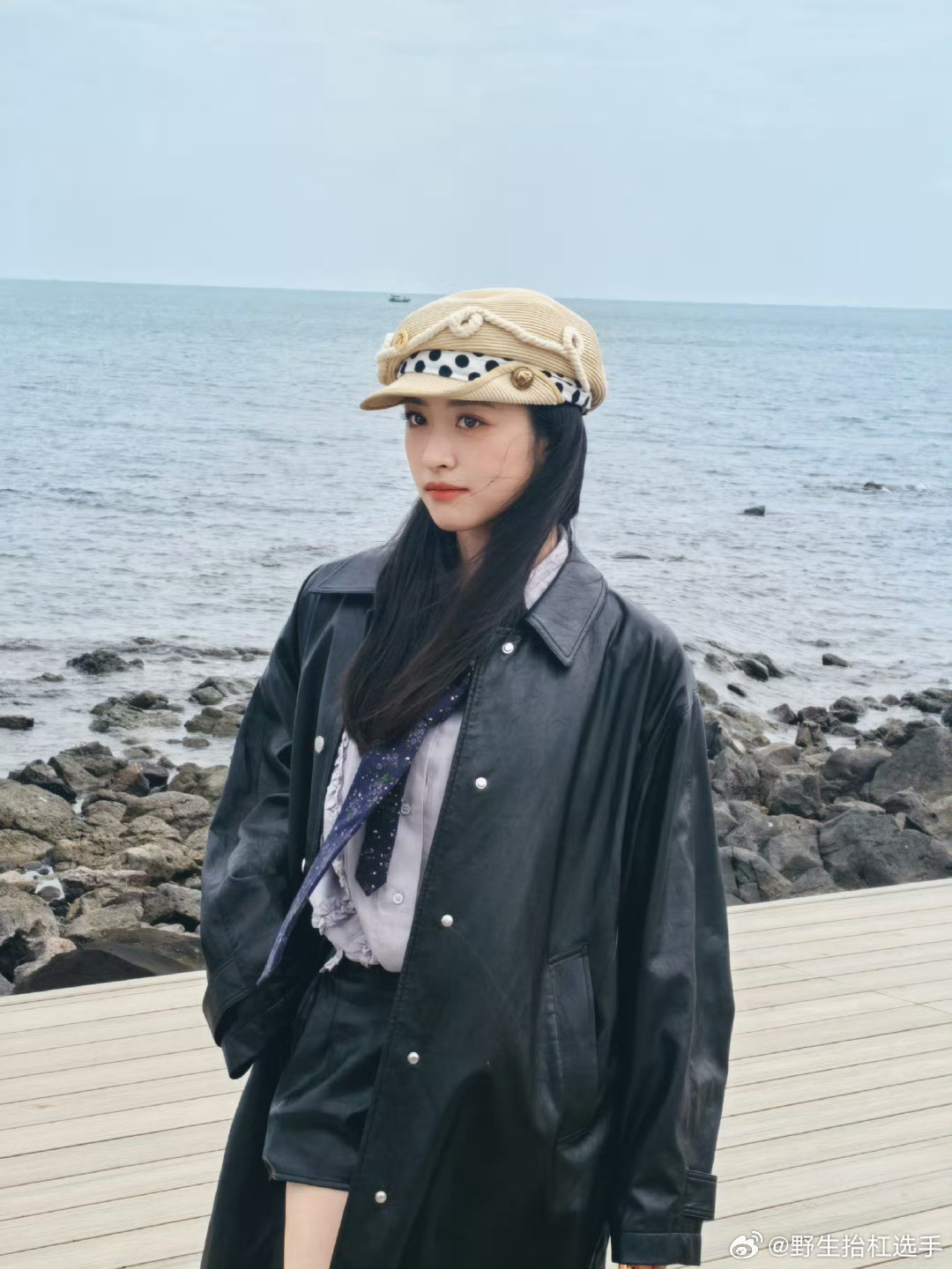 沈月抱着必给大家出图的决心来的沈月在亲爱的客栈太靠谱啦！抱着必出图的决心给大家拍