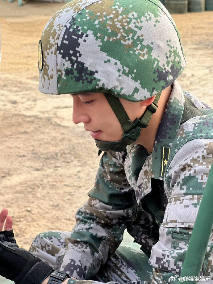 杨幂包场支持欧豪新剧这部军旅剧阵容雄厚，再加上好友助力，预感会收获不错的口碑。杨