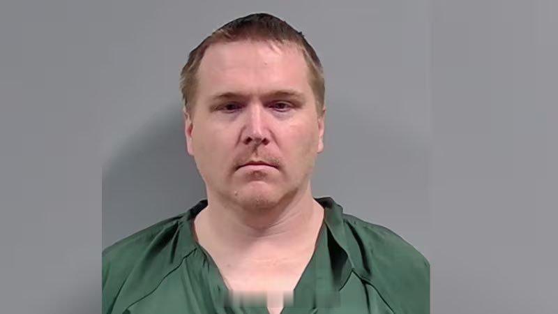 56岁的David Courvelle是是私营监狱公司 GEO Group 雇佣