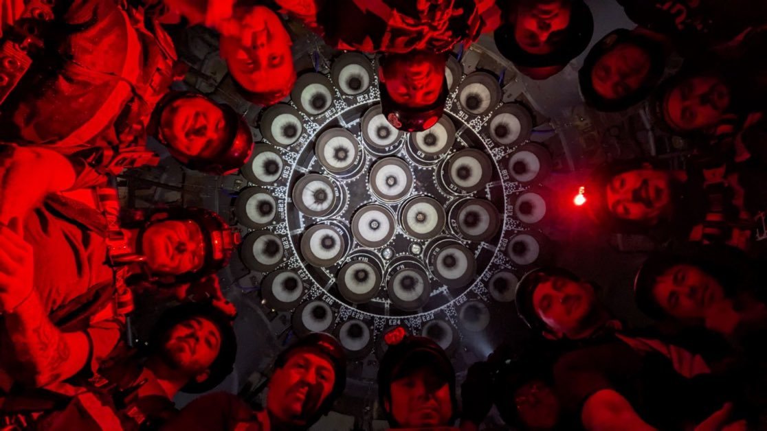 SpaceX星舰猛禽团队在33台猛禽发动机下 