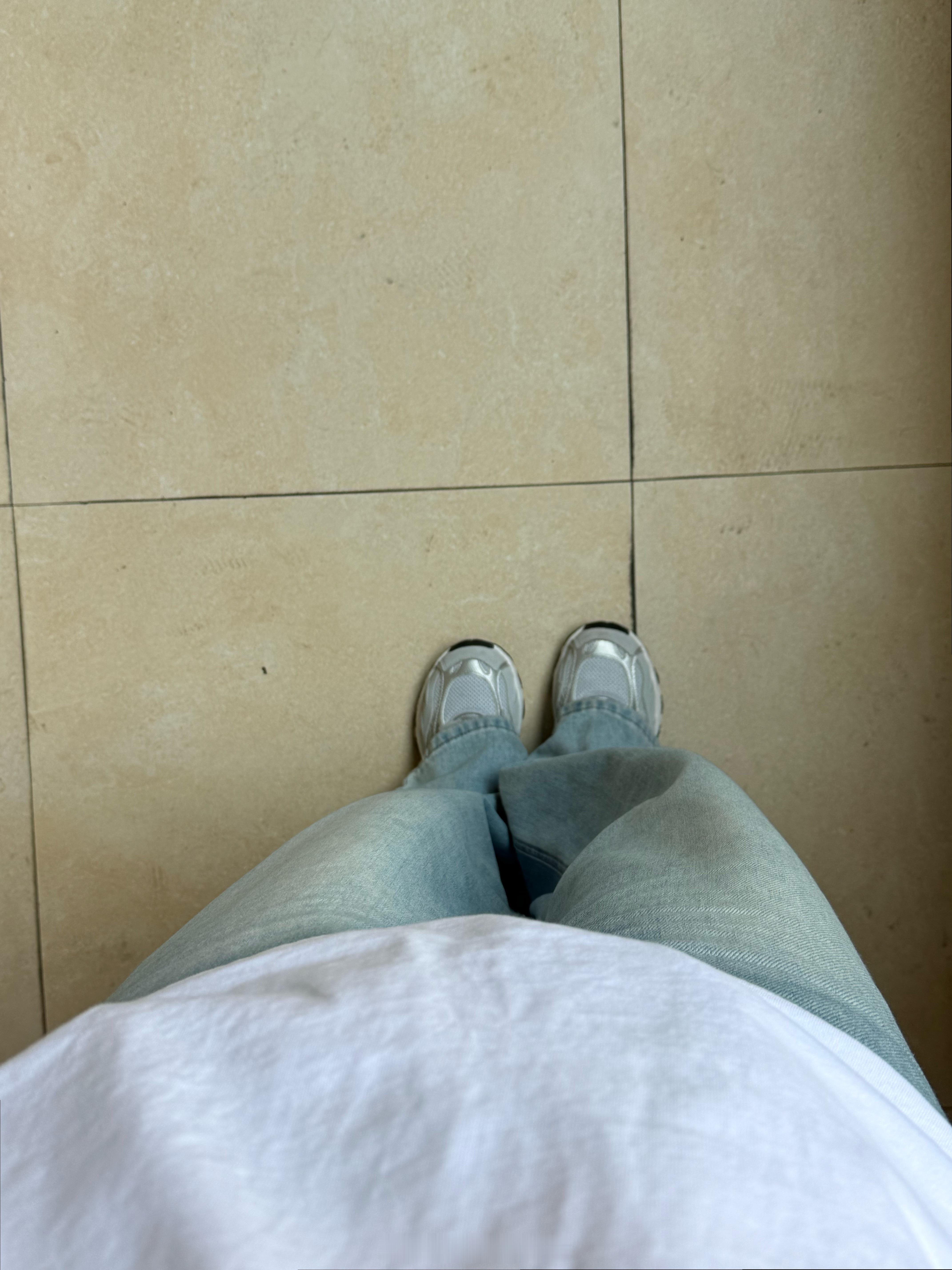 端午四天无休加上昨天帮同事值日以后，累到只能穿运动鞋了 