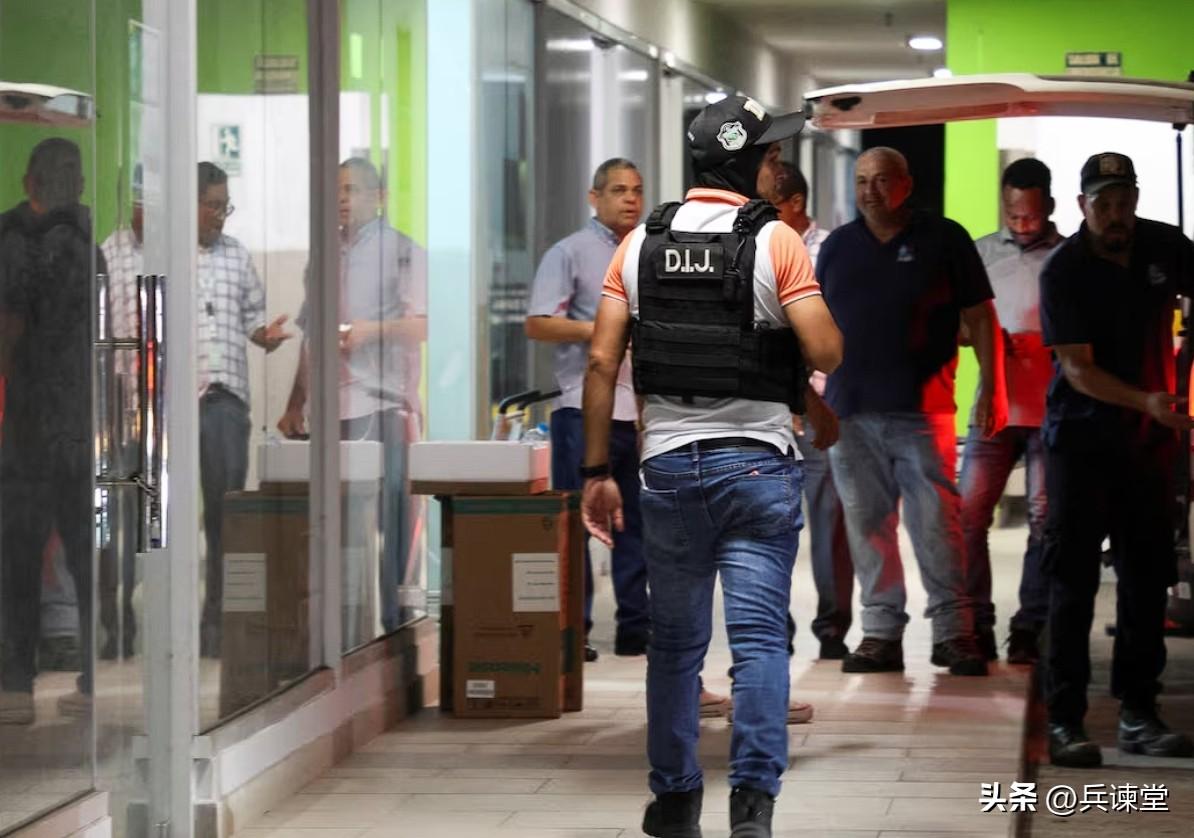 巴拿马突袭长和办公室，带走一批材料。最重要的是派远洋舰队前往巴拿马，封锁其港口的