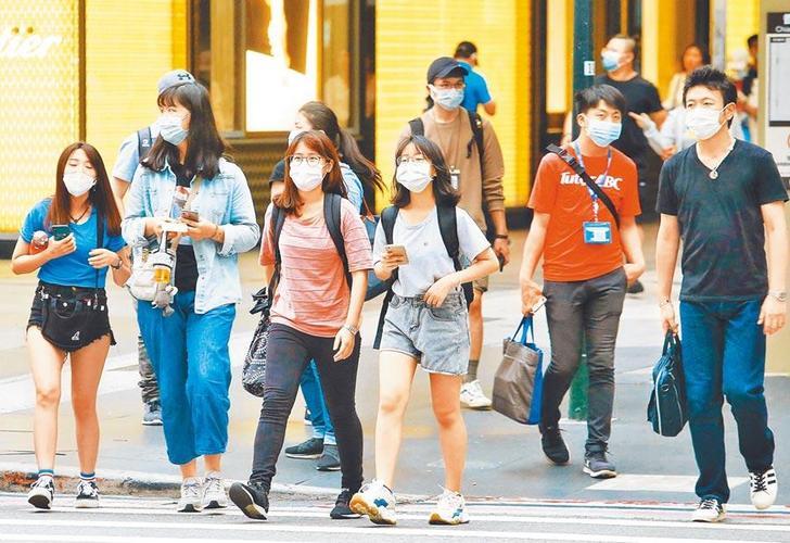 台湾中时发文写道：“选举正热，台湾人民主观意识纵不喜欢大陆，客观上都必须面对大陆
