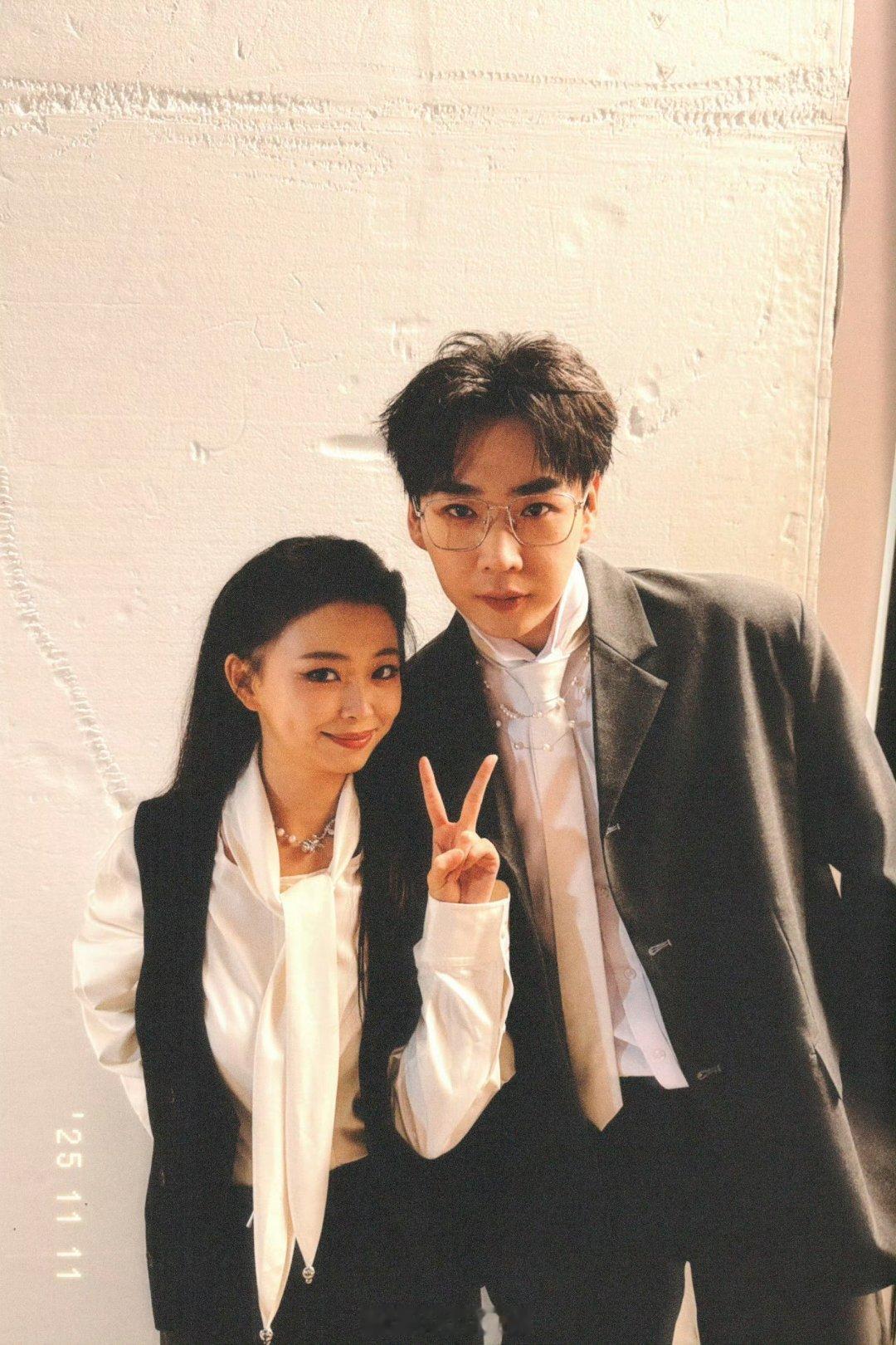 王王队吵架王广路边爆哭喜人奇妙夜 生日节点的冷战太虐了！可看王广一个人偷偷哭就知