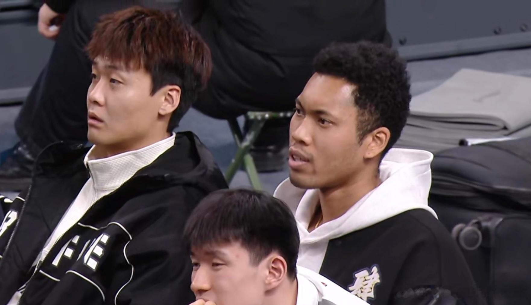 北京男篮今晚以84比90在主场爆冷输给了山西男篮！赵睿伤缺，陈盈骏状态低迷只拿到