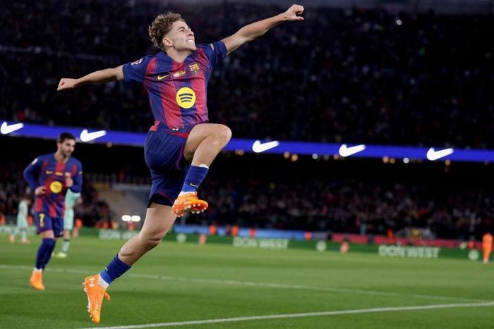 4-0！2亿超巨神助攻，诺坎普呼唤梅西，巴萨3连胜，超越皇马登顶
2025-26