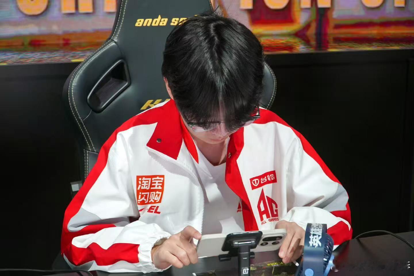 AG花花破纪录获周MVP从转会标王到赛场王者，花花以破纪录淘汰数斩获周MVP，用