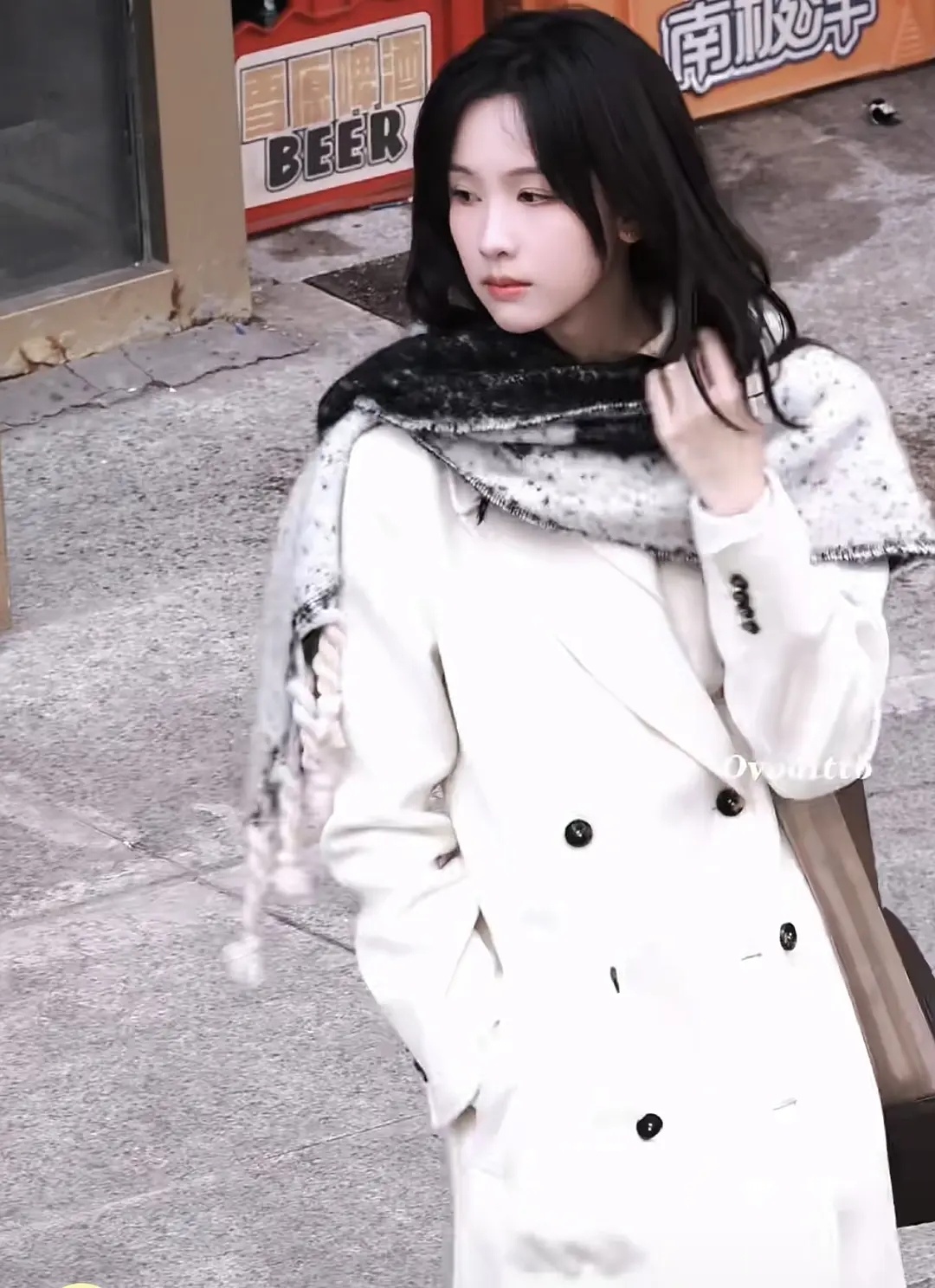 嘟嘟冬风路透 她好厉害这妆造都能撑的住 