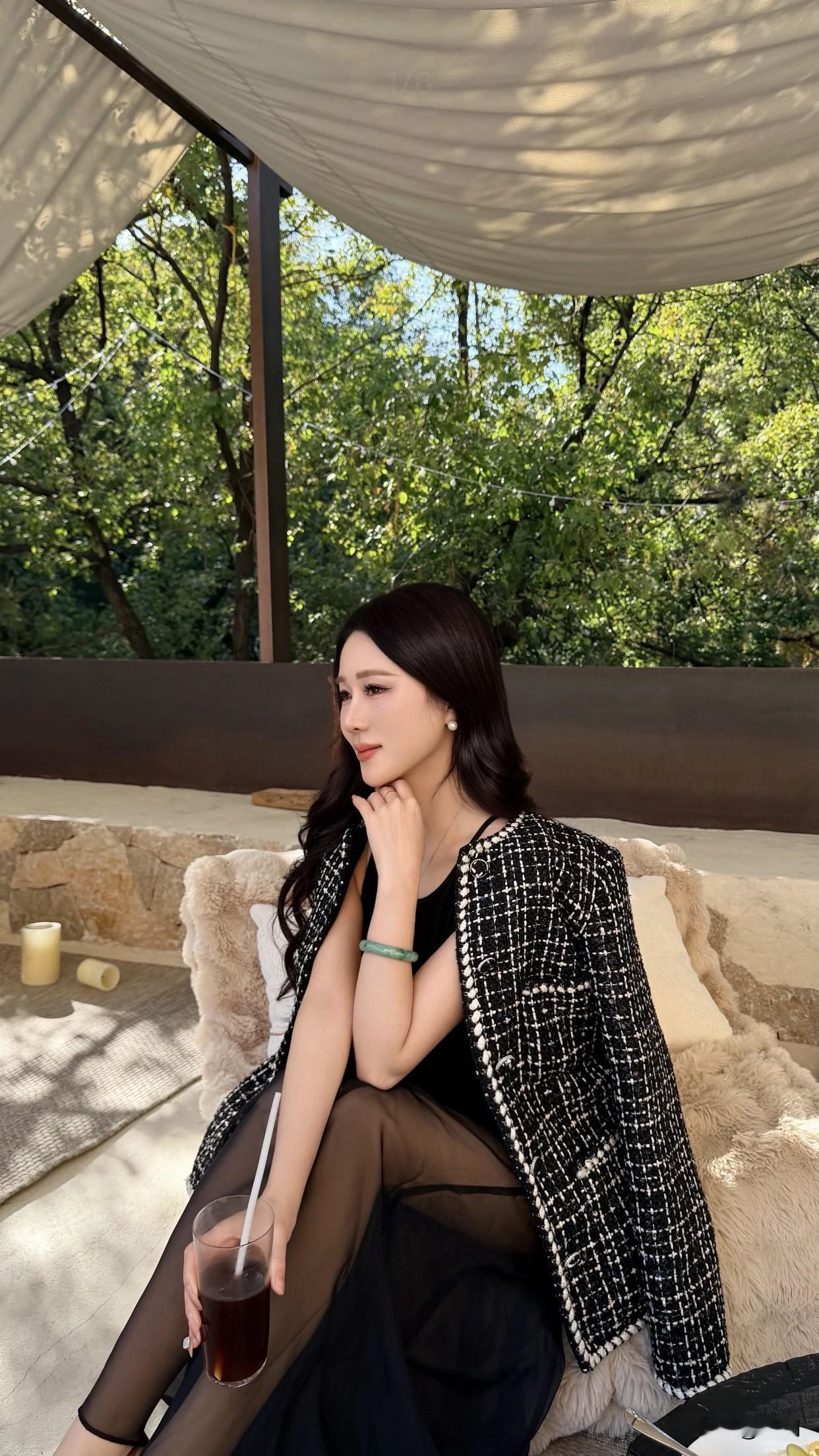 有哪些美女让人过目难忘？眼神灵动的，仿佛藏着星辰大海。