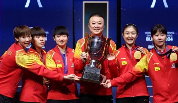 恭喜中国女乒！2月25日报道，中国女乒在昨晚的釜山世乒赛女团决赛中最终逆转夺取冠