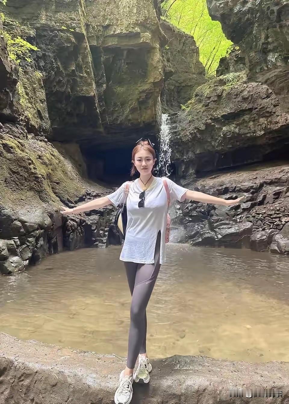 太可惜了！多漂亮的一个女孩子！已经拿到了教师编制，未来拥有稳定的工作，没想到人就