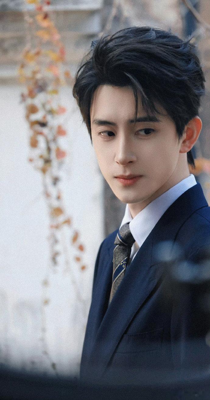 敖瑞鹏黑西装格纹领带路透敖瑞鹏不二之臣怼脸路透敖瑞鹏不二之臣怼脸路透 啊啊啊啊啊