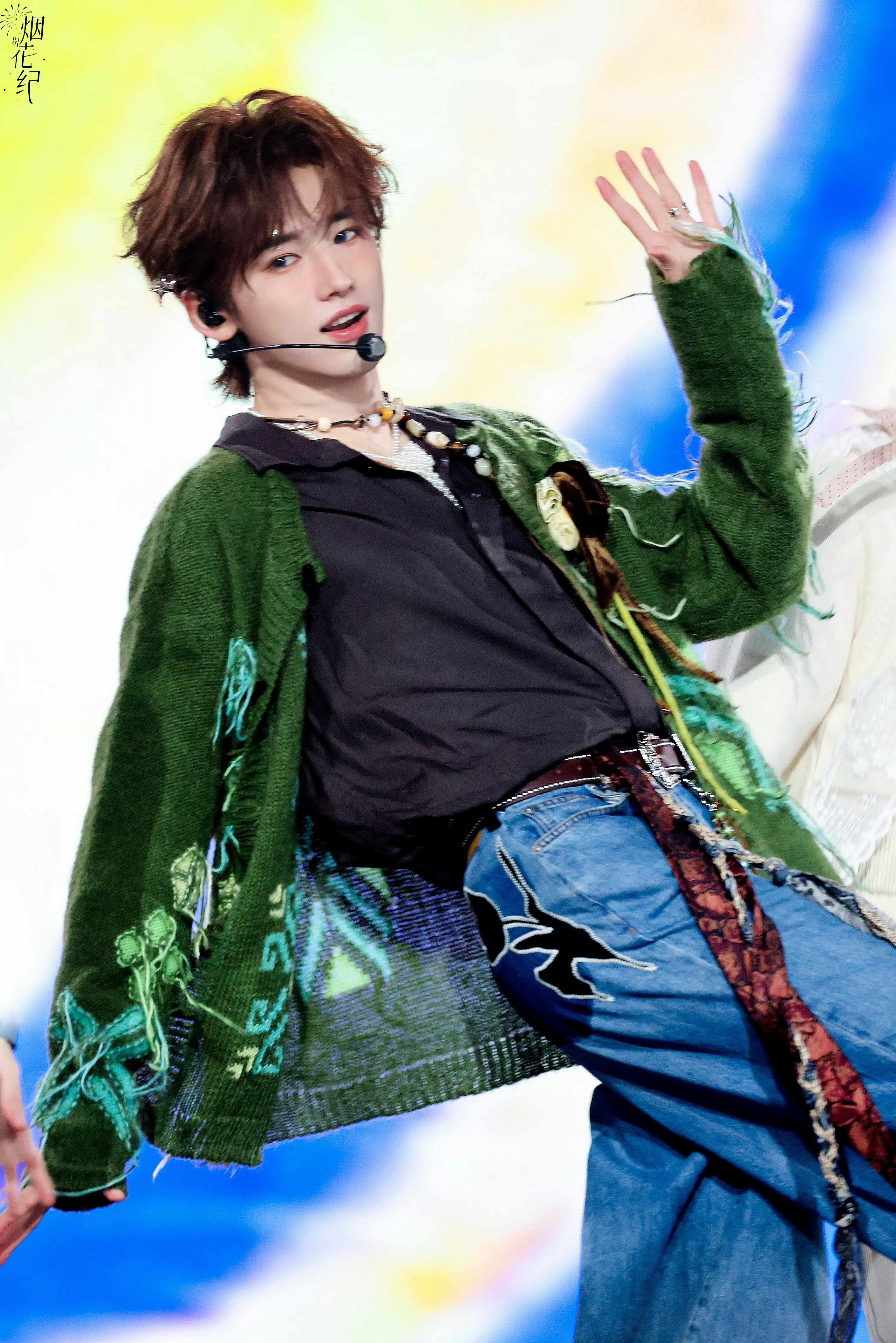 宋亚轩「2025·爱你爱我」演唱会舞台Look图集 🈶 Thom Browne