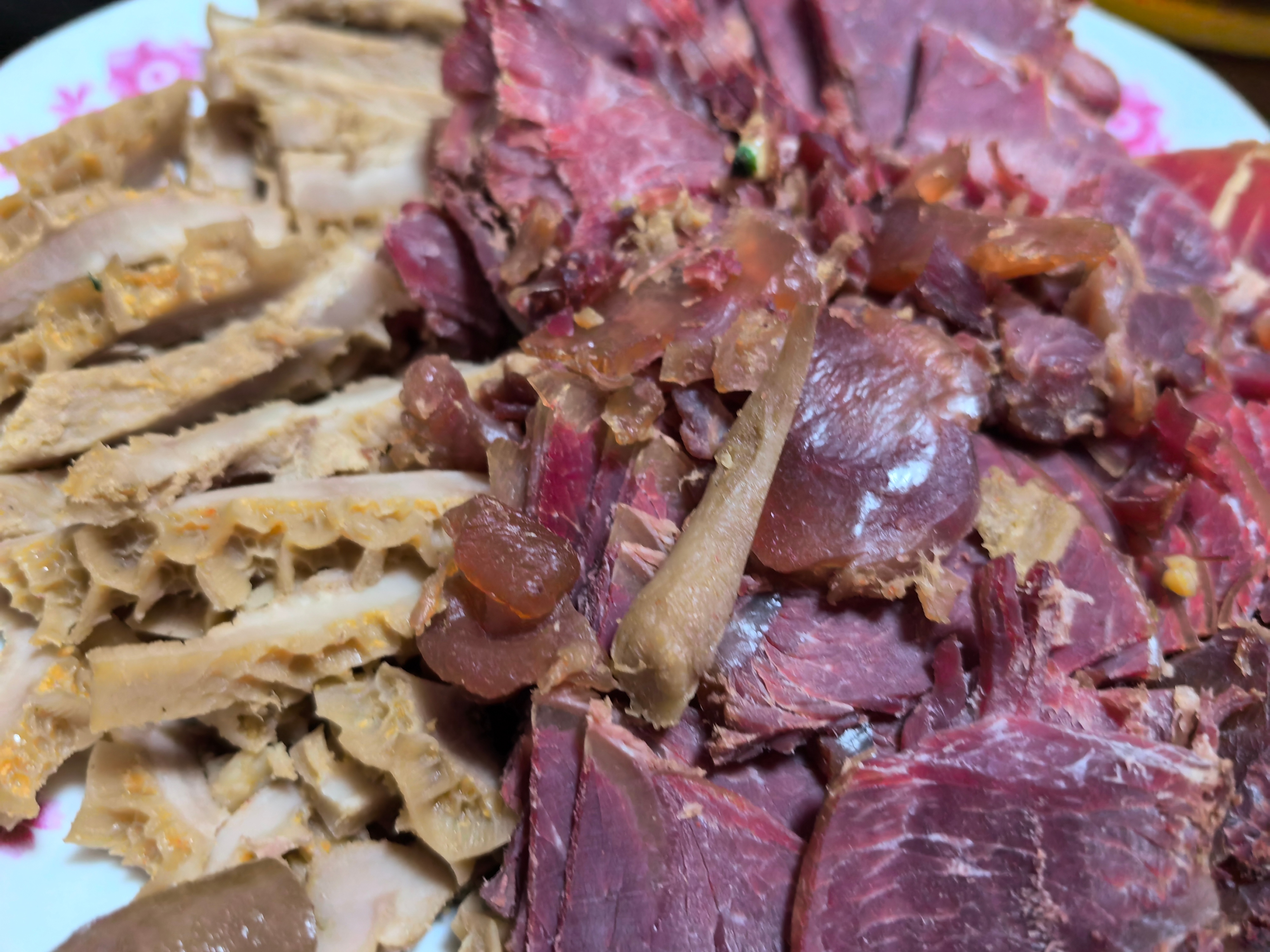 #过年# 又是一年过年，节日是一个文明最重要的代表，也是一个文明水平的标志物。在