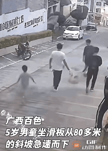 为小哥哥点赞，
希望小哥哥的手没事。