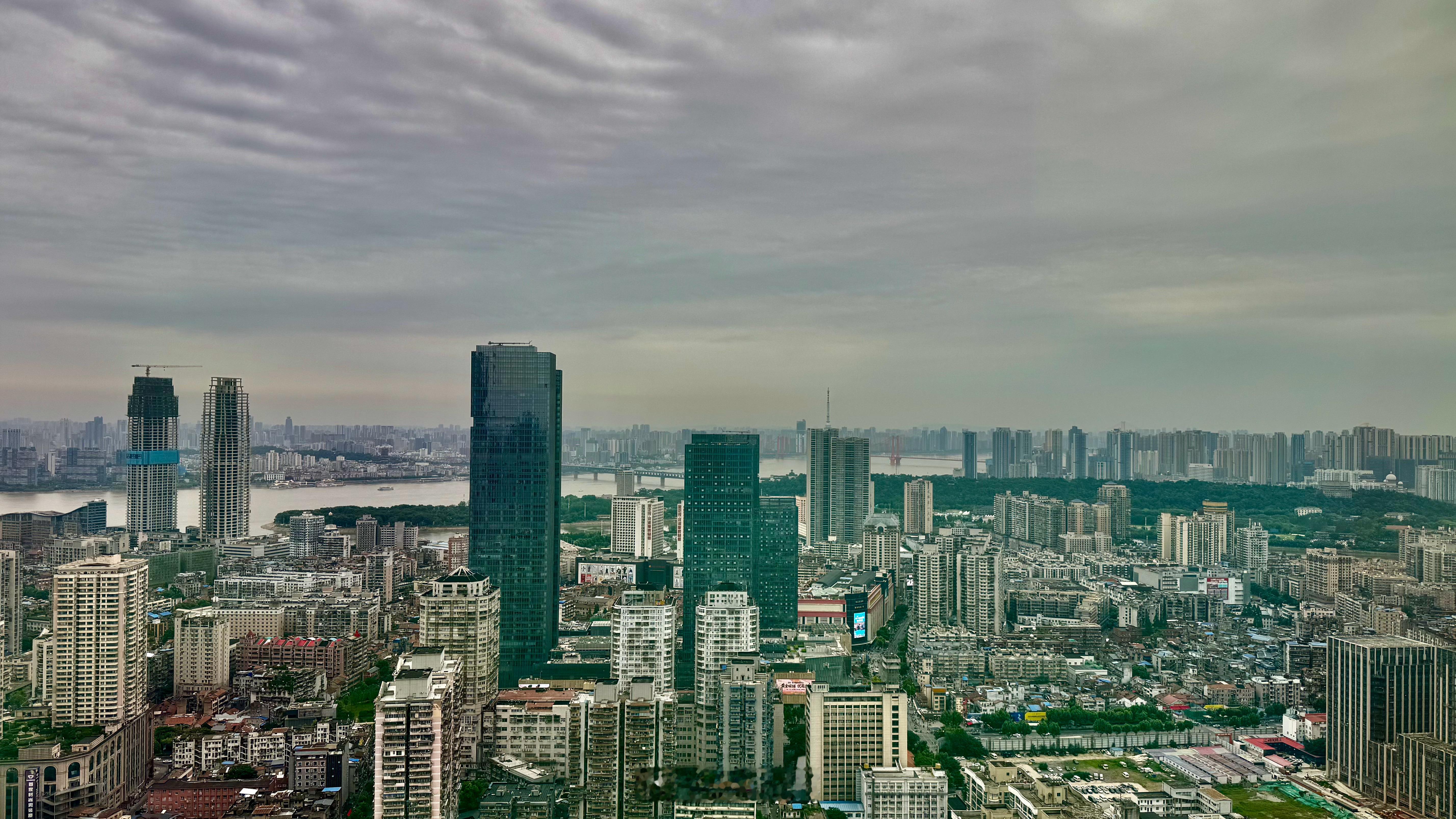 又是没错过黄昏的一天。今天运气不错。投资人阮诗赋的胡思乱想