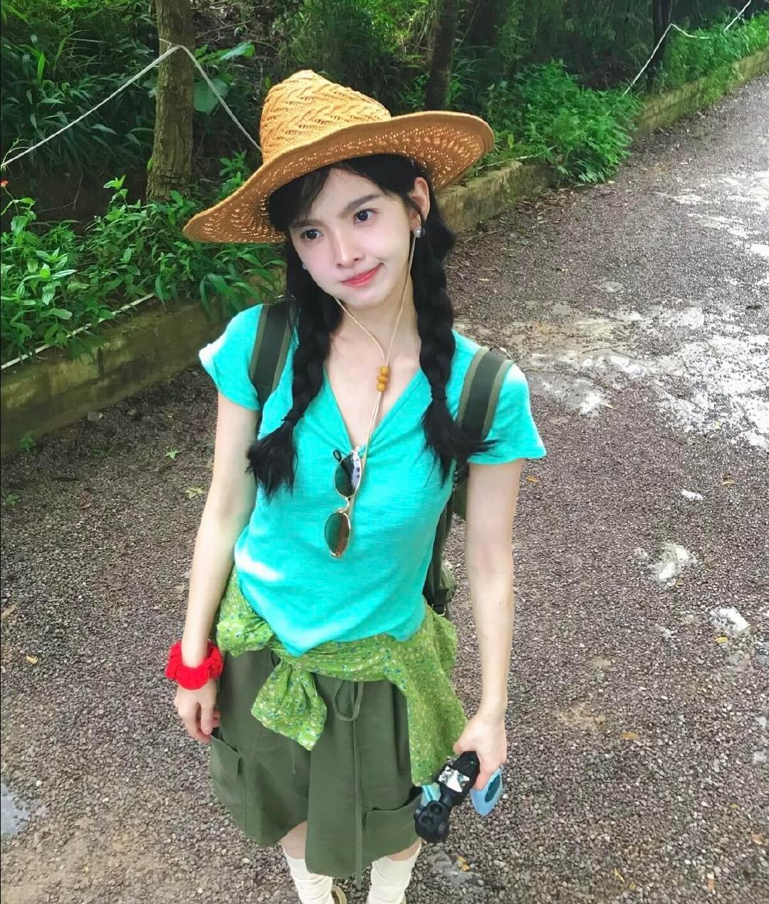 章若楠超明显头像章若楠头像大户来了 章若楠旅游出图就这样轻松，我慕了 