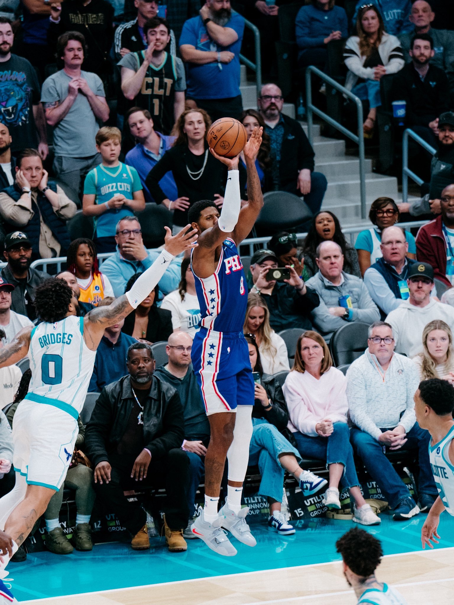 夜色难免黑凉，前行必有曙光！晚安,保罗乔治