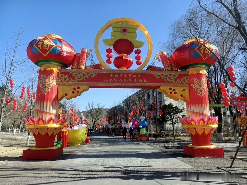 我正在参加天南地北大拜年活动，这活动太香啦！每日完成任务就有机会瓜分 80 万现