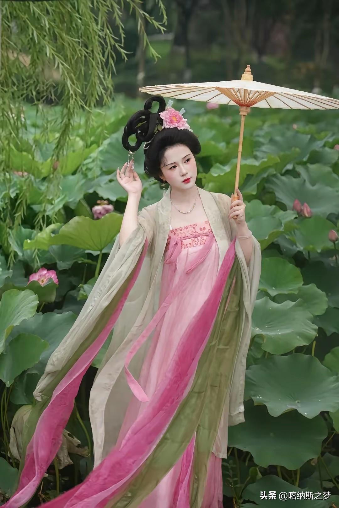 这组美照，有点曹植《洛神赋》里芙妃的味道。曹植洛神 洛神凌波图