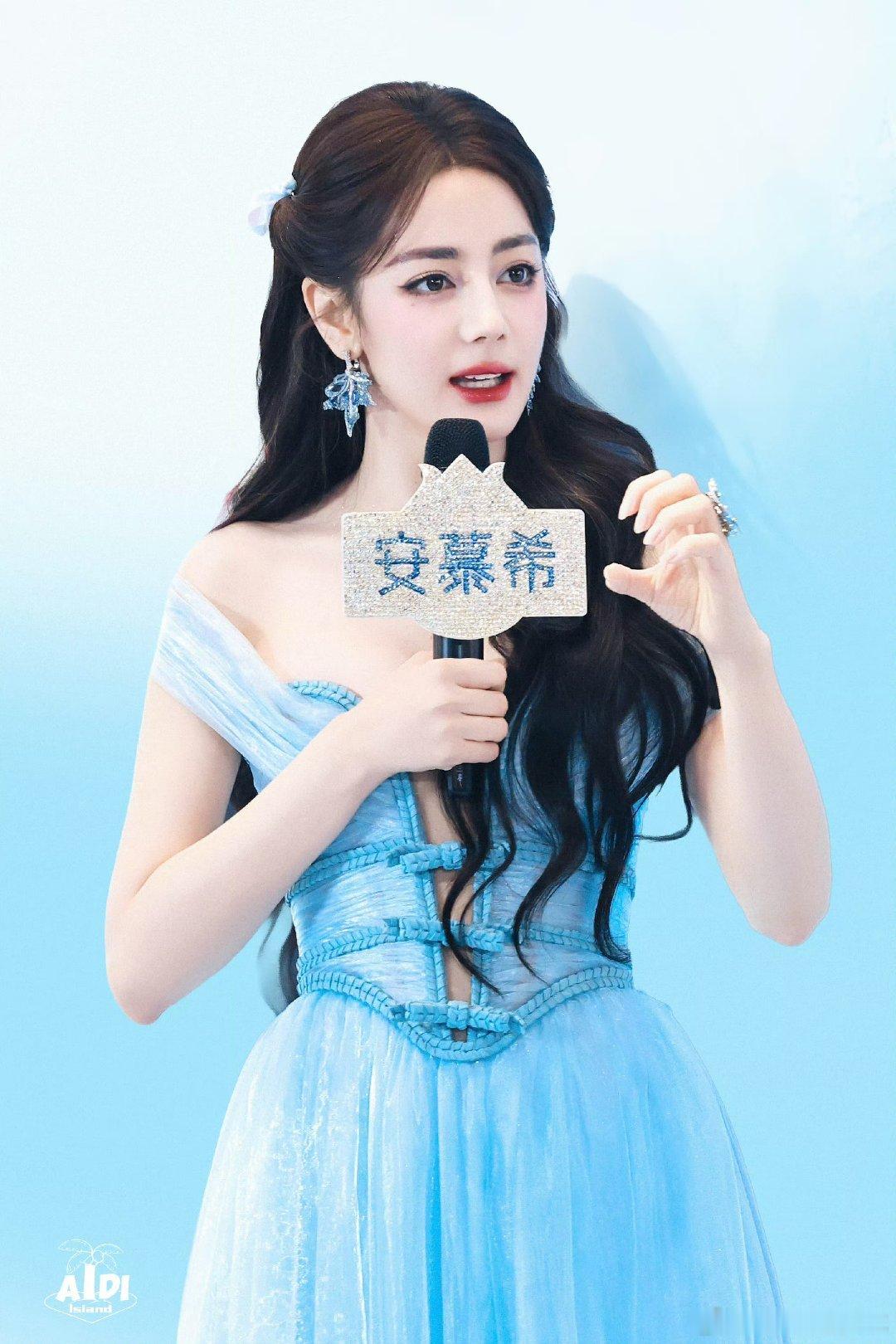 迪丽热巴迪丽热巴钰珑 dlrb 迪丽热巴功夫女足 dlrb 迪丽热巴卫蓝“日子是